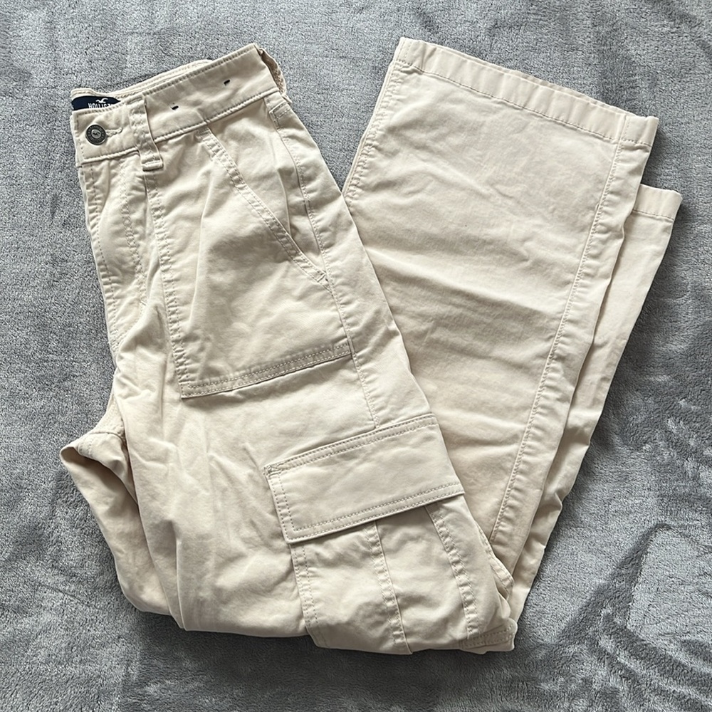 Hollister Ultra High Rise Baggy Cargo Pants